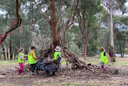 outdoor learning nature play