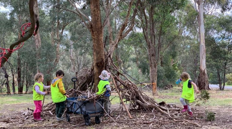 outdoor learning nature play